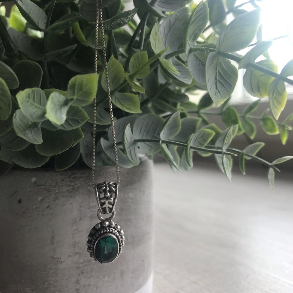 Beautiful Emerald Green Necklace